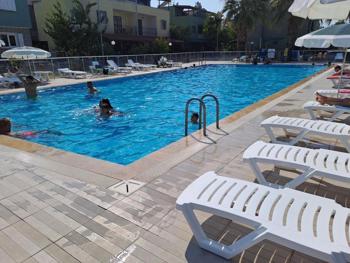 Deniz Yildizi Sitesi Havuzlu Villa *