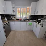Kusadasi Deniz Yildizi Sitesi Havuzlu
